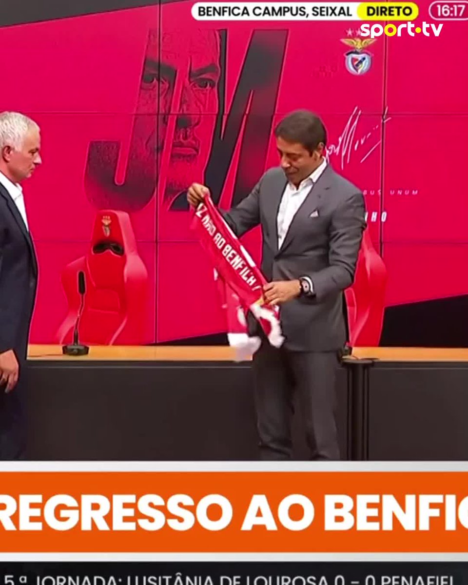 José Mourinho já tem uma frase mítica e Rui Costa não deixou passar esse momento 👀 . . . #sporttvportugal #SLBenfica #JoséMourinho