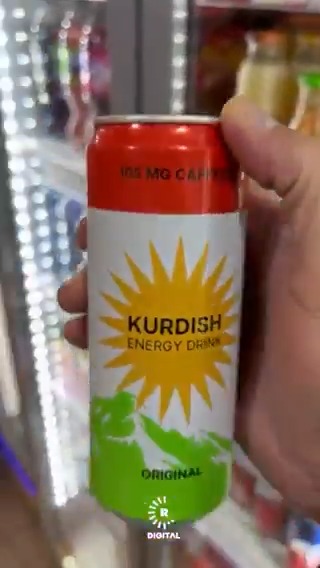 #VİDEO - "Kurdish Energy Drink" adlı enerji içeceği piyasaya çıktı İsveç'te yaşayan Rojavalı Kürt iş insanı Emin Osman, Kürdistan bayrağı tasarımlı "Kurdish Energy Drink" adında bir enerji içeceği üretmeye başladı İçeceğin satışına marketlerde başlandı