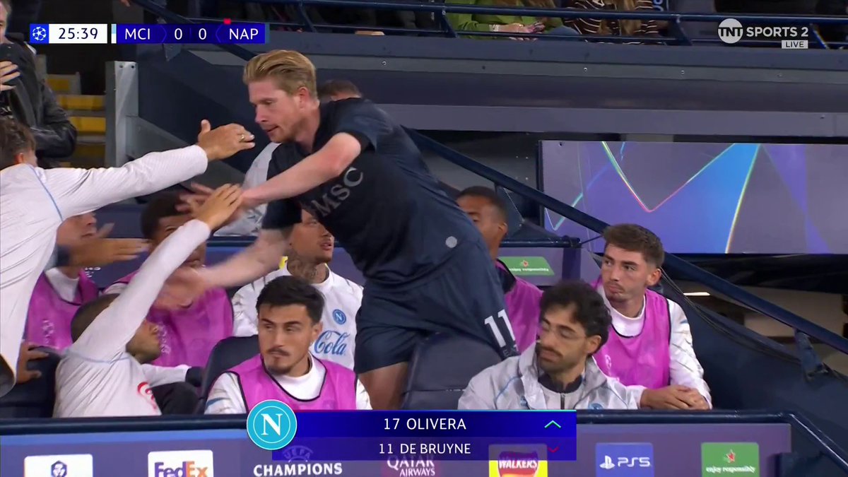 Kevin De Bruyne makes way for Olivera on his return after Napoli go down to 10 men 🔄 📺 TNT Sports &amp; discovery+ UK
