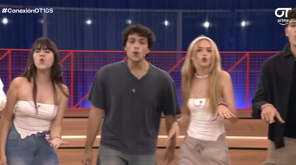 creo que nunca había visto una grupal en un PRIMER pase de micros tan buena… esta edición se está comiendo un poco a las demás en cuanto a nivel parecen un coro de verdad #OTDirecto18S