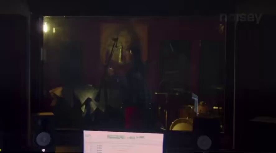 Earl Sweatshirt and Mac Miller reacting to Vince Staples recording a verse Earl: He’s a freak Mac: He doesn’t breathe Earl: Yeah he’s a freak dude Mac: He has gills 😭