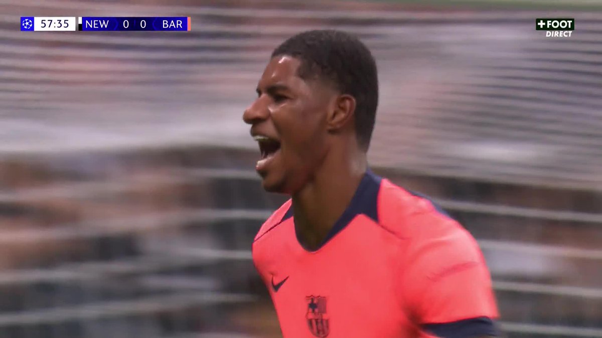 Superbe tête décroisée de Rashford… qui inscrit le 700e but du Barça en #LDC 🔥