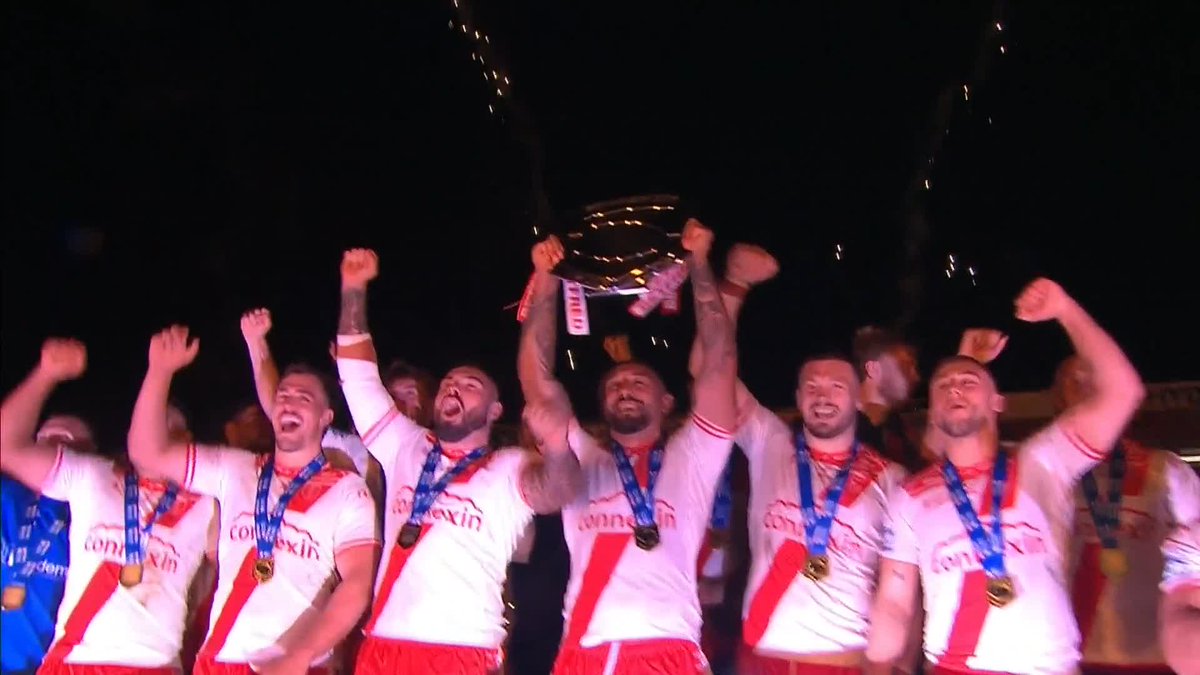 Hull KR lift the League Leaders' Shield for the first time! 🏆🎉