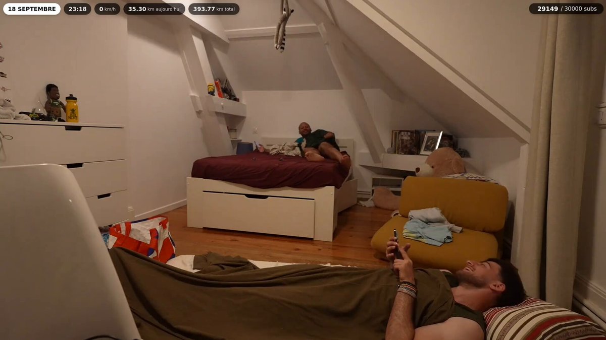 PTDRRRR mais c'est insupportable de dormir avec lui