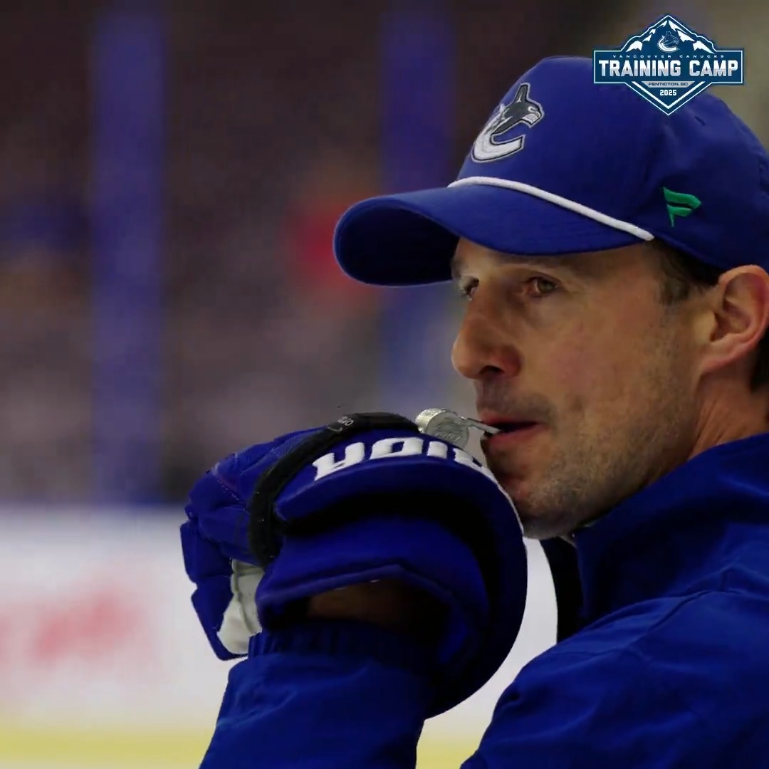 “Want to get in the habit of getting going with the puck in the neutral zone!” Listen in to Assistant Coach Brett McLean who was mic'd up for day one at Training Camp. 🎤