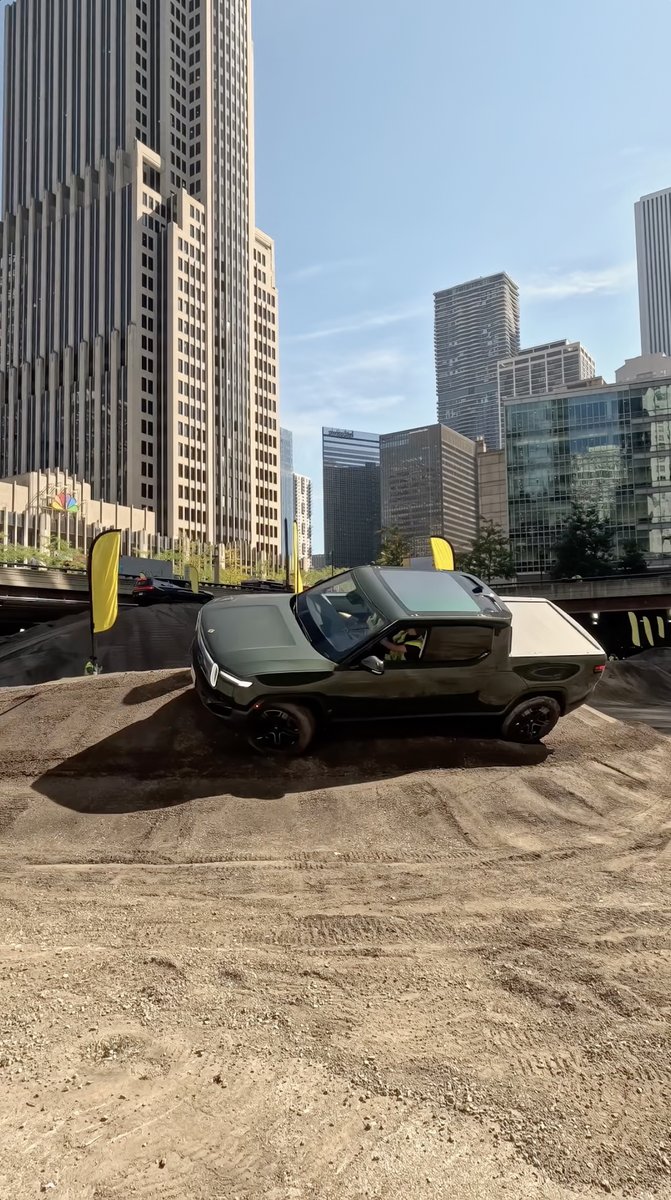 Off-road in downtown Chicago! The Electric Joyride course is built from recycled asphalt and features 5 obstacles, including an 18 ft hill climb at ~33° slope, 90° Kick Turn, and more. 📍401 North Michigan Ave 🗓 September 19-21 🕙 10am-6pm 🔗
