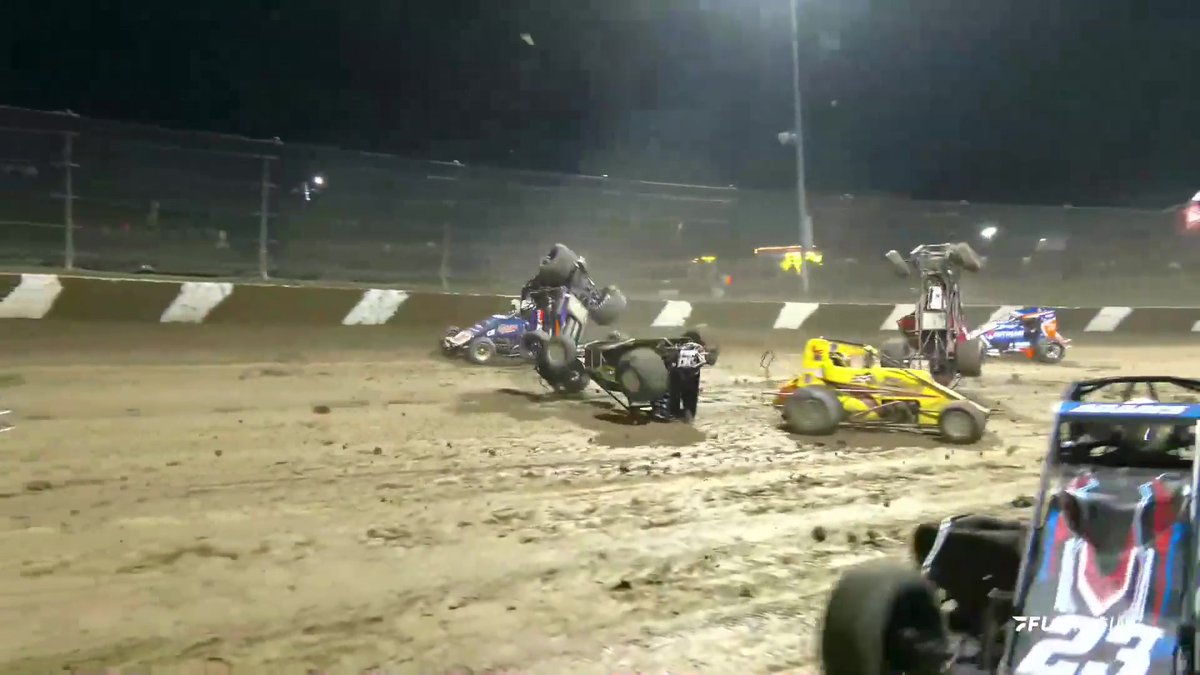 💥 MASSIVE wreck on the start of the USAC Racing Semi Feature at ELDORA SPEEDWAY leaves a Sprint Car parking lot in turn 1 #USAC #4Crown