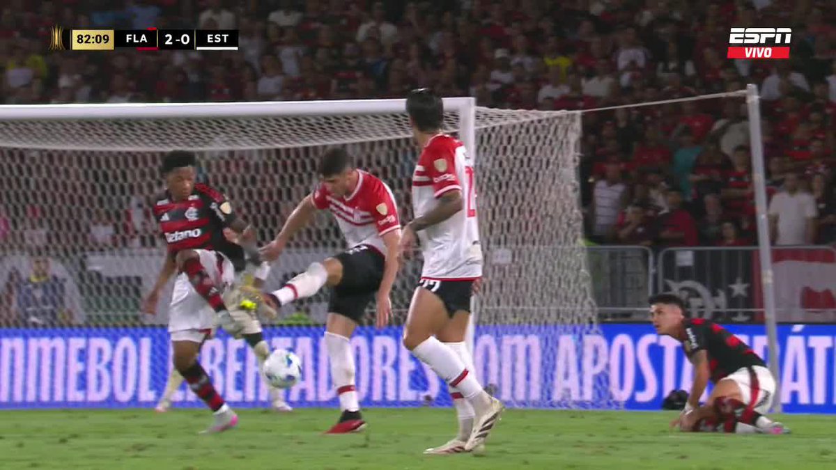 Mientras más la veo, más claro me parece el penal a Gonzalo Plata.