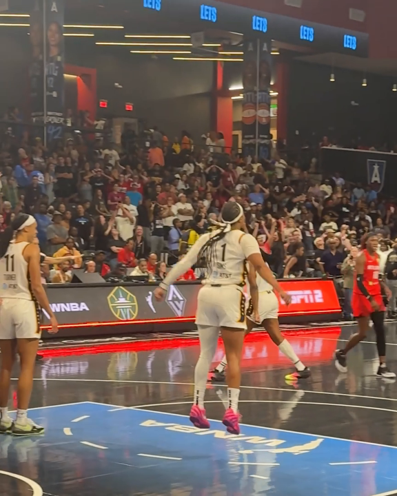 Scenes as the Fever secured their first playoff series win in 10 years 🔥👏