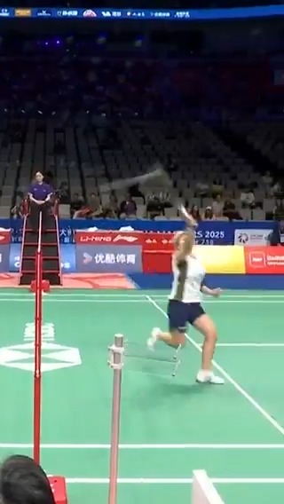 A stylish backhand pirouette. Follow live action: HSBC Sport #BWFWorldTour #ChinaMasters2025
