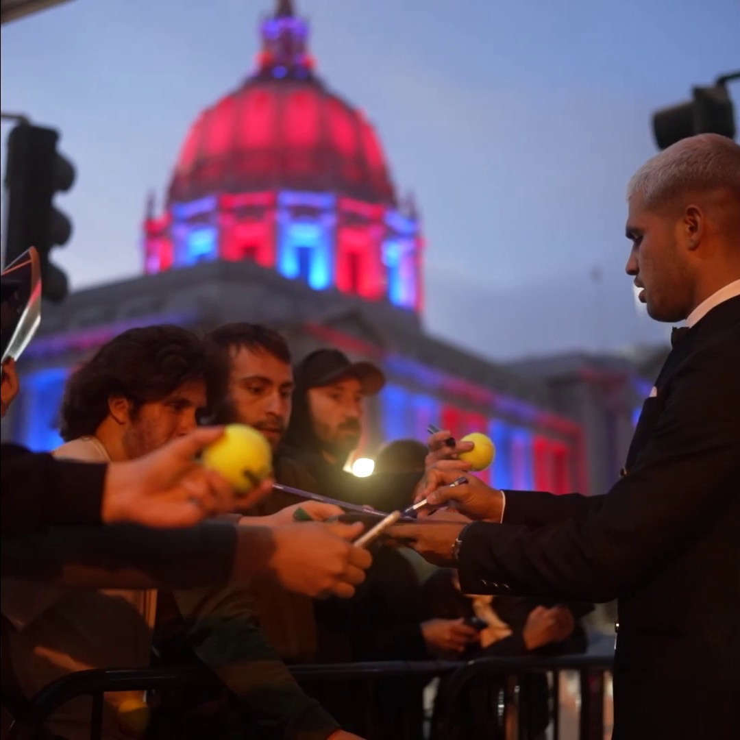 De los creadores de "¿Cómo están los máquinas?"... Carlos Alcaraz, cada vez que oye un "Viva Murcia" 🤩 #LaverCup