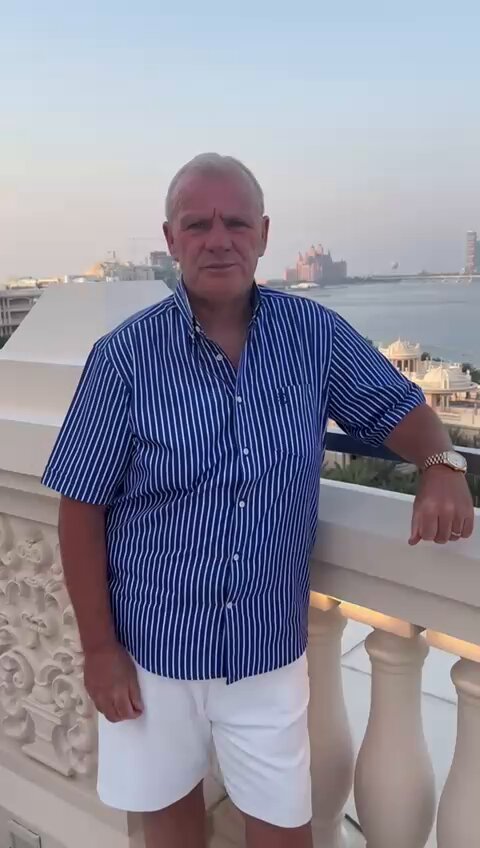 Oporto Sports client and former #RUFC, #StevenageFC and #LUFC manager, Steve Evans, has released a video thanking everyone for their kind words and support, following media coverage of his weight loss over recent months. Steve was also a guest on BBC Radio 5 Live’s 72+ podcast, alongside Aaron Paul🎙📻 and Jobi McAnuff, with the full podcast available here ⬇️ For all enquiries for Steve Evans, please email dean@oportosports.com