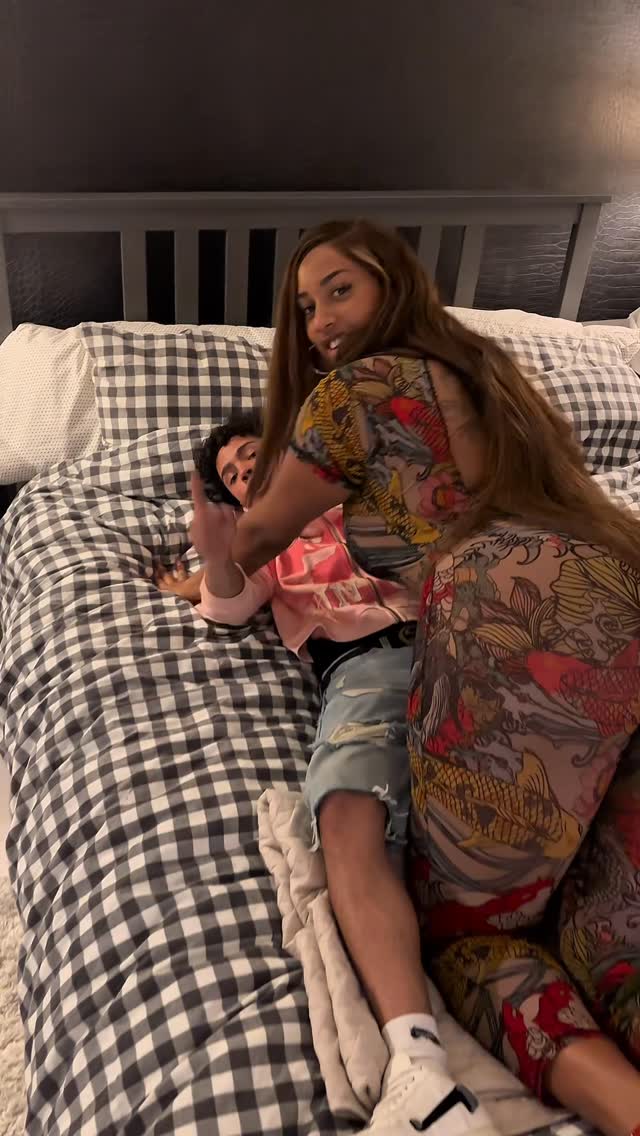 She threw him like a baby doll 🤣🤣