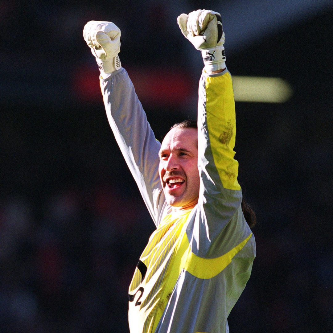 Safe hands 🧤 Happy birthday, David Seaman! 🎈