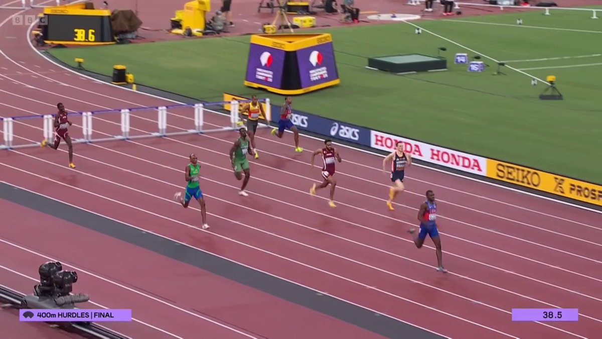 "The Olympic champion is now the World champion!" 🥇 He may have hit the final hurdle hard, but Rai Benjamin will not care as he STILL runs a season's best time. #WorldAthleticsChamps #BBCAthletics