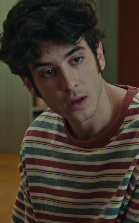La vita di Leone viene stravolta dopo essere stato accusato ingiustamente di un crimine commesso. Ma questa svolta inaspettata gli insegnerà la filosofia dell’amore, al di là dei libri. L’amore, in teoria, con Nicolas Maupas, è su Netflix!