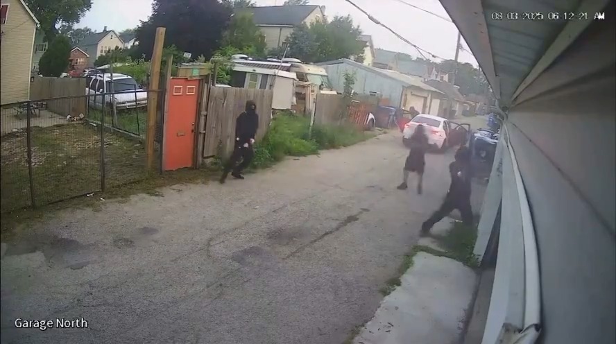 Chicago men follow an off duty female police officer to her home and attempt to ambush her after she pulls into her garage. She sustained a minor wound to her hand but was fine otherwise. Good thing for her that these guys can't shoot for shit... 🤨 #CityLife #cops #chicago #decay #3rdWorld #FailedState #police #Chiraq #urban #democrats