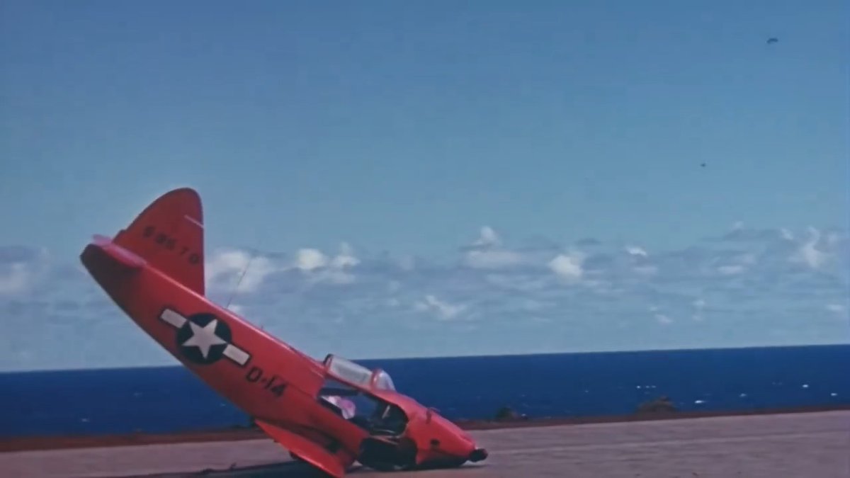 Some interesting shots of the Navy testing out carrier landings with a Culver PQ-14 Cadet target drone in the 1950s. The other interesting thing about this bad boy is that not only is it remote controlled but it can also be flown with a pilot at the controls.😎