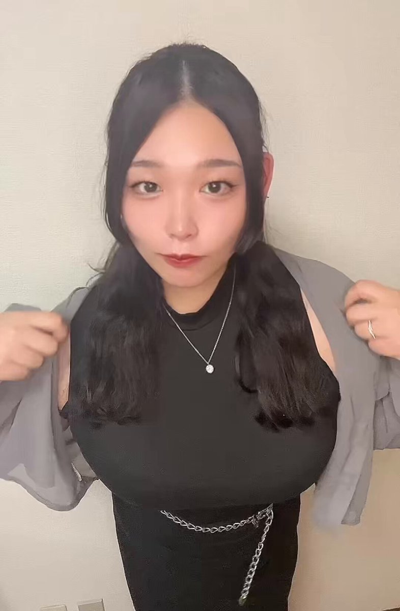 いいポージングを探しながらうねうね動いて迷走する長尺よまネキ。
