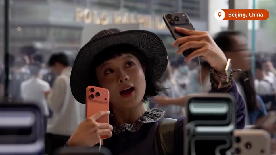 About 300 people queued up at Apple’s flagship store in Beijing as the new iPhone 17 went on sale