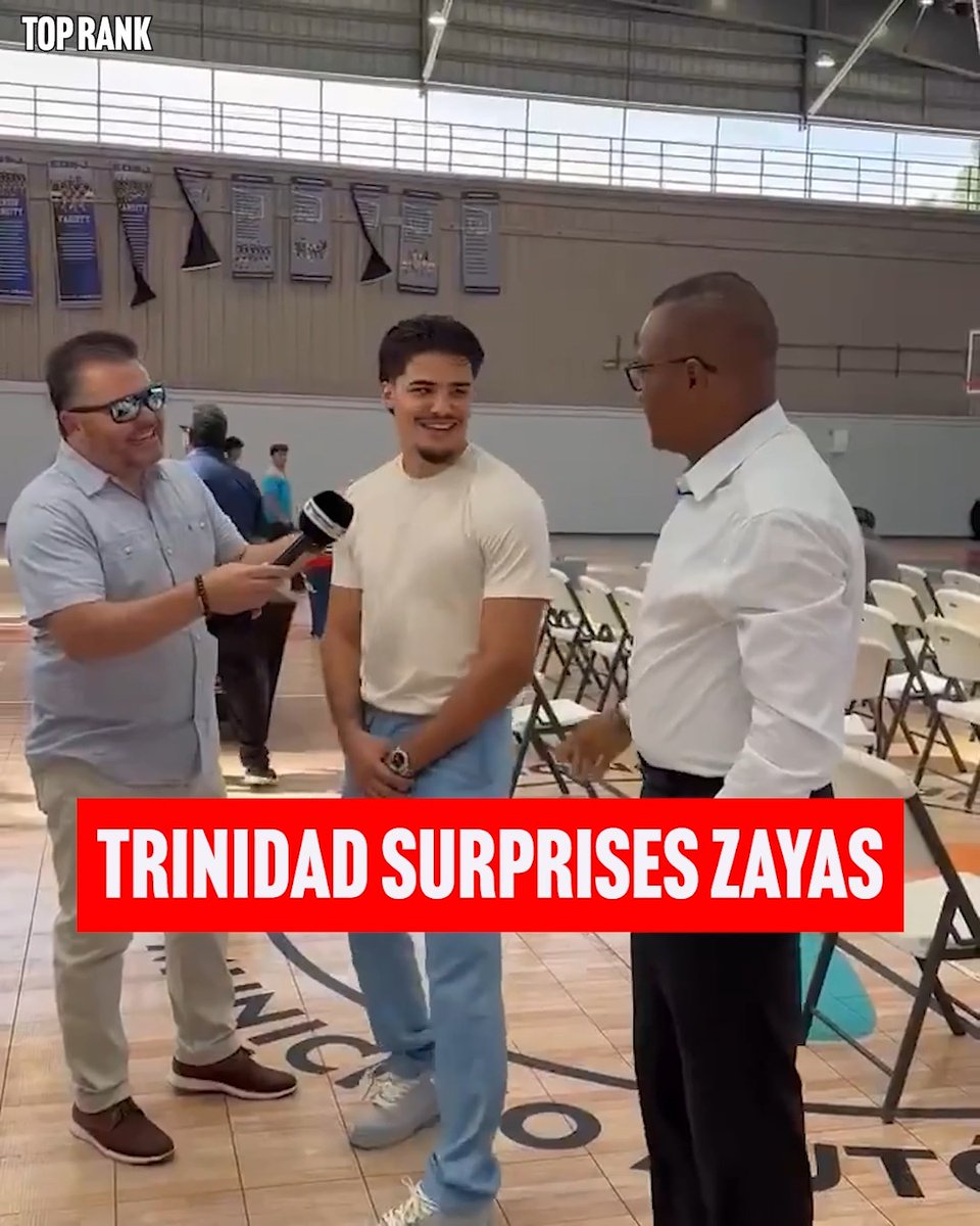 From one champ to another 🤝 Xander Zayas and Felix Trinidad share an emotional moment in Puerto Rico 🇵🇷