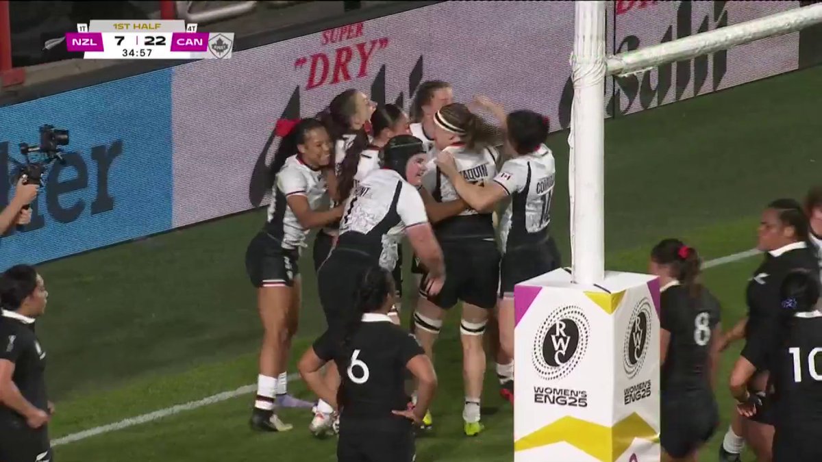 ๐ฃ "Where did she come from?!?" ๐ฒ That brilliant one-handed offload from Justine Pelletier sets up Sophie de Goede beautifully for another Canadian try ๐๐จ๐ฆ #BBCRugby #RWC2025