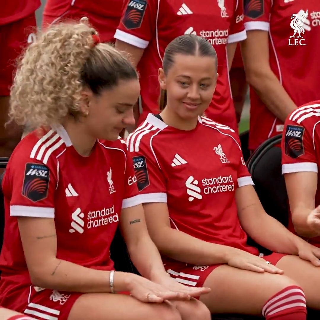 The Reds had their team photo taken this morning 📸🤳