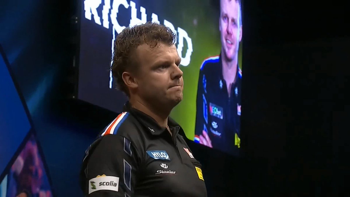 VEENSTRA CLOSES OUT CRABTREE! It's all smiles for Richard Veenstra, who averages 97 in his 6-3 win over Cam Crabtree. The Dutchman arrived in Budapest off the reserve list, but finds himself in Round Two! 📺 #ET12