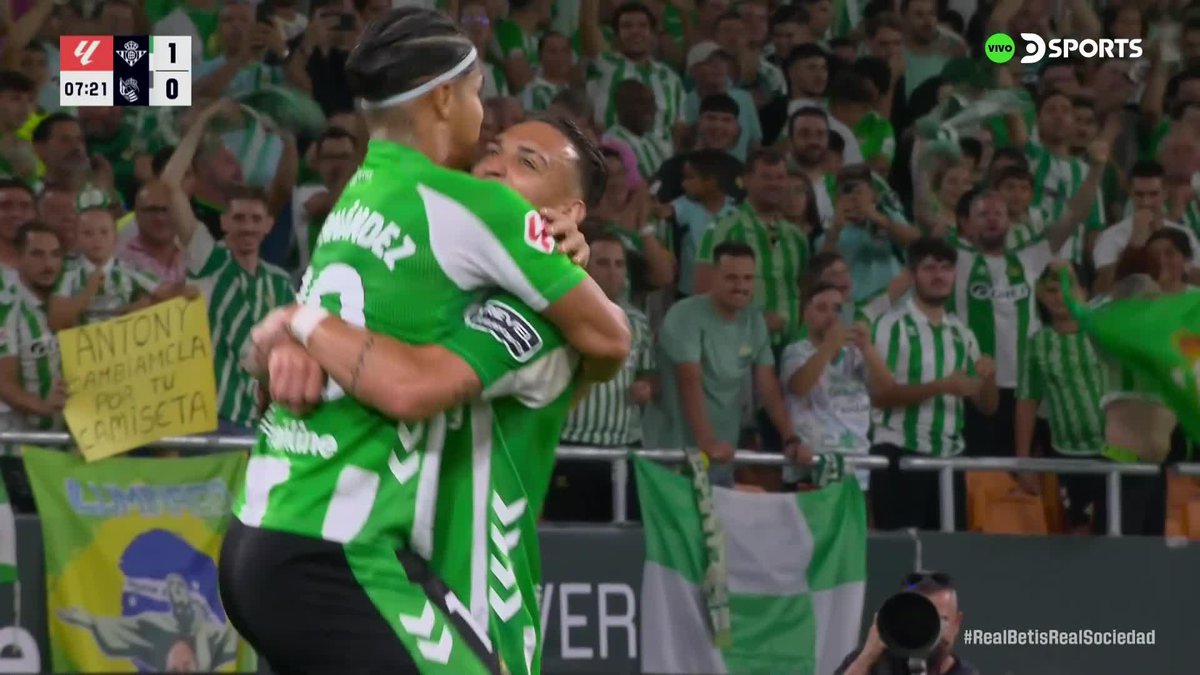 🇨🇴 GOLAZO de Juan Camilo ‘Cucho Hernández. El colombiano marcó el 1-0 de #RealBetis ante #RealSociedad, al 7’ 👀 Es la segunda anotación del delantero en lo que va de LaLiga
