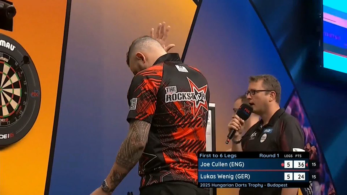 CULLEN SURVIVES A SCARE! 👻 It's another game that serves the full eleven legs in Budapest... This time, Joe Cullen survives three match darts against Lukas Wenig before pinning double 18 to advance to Round Two! 📺 #ET12