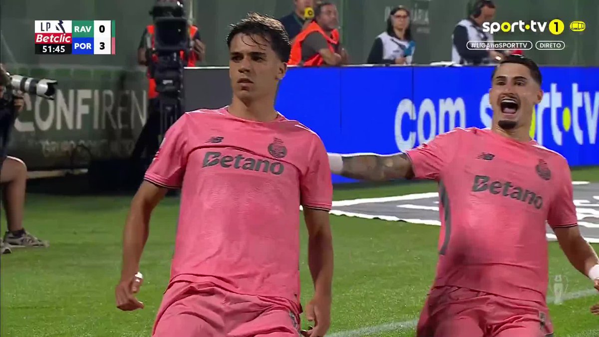 Gabri Viega com um golaço 🔥 #sporttvportugal #LIGAnaSPORTTV #ligaportugalbetclic #rioave #fcporto #betanolp