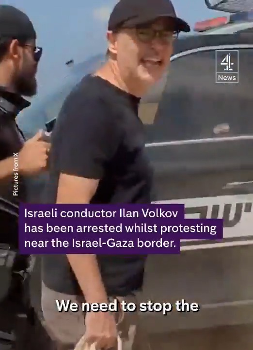 Israel ha detenido al director de orquesta israelí Ilan Volkov después de condenar las acciones de su país en Gaza durante un concierto en Londres. “Detengan el genocidio. Lo está destrozando todo. Párenlo ya”.