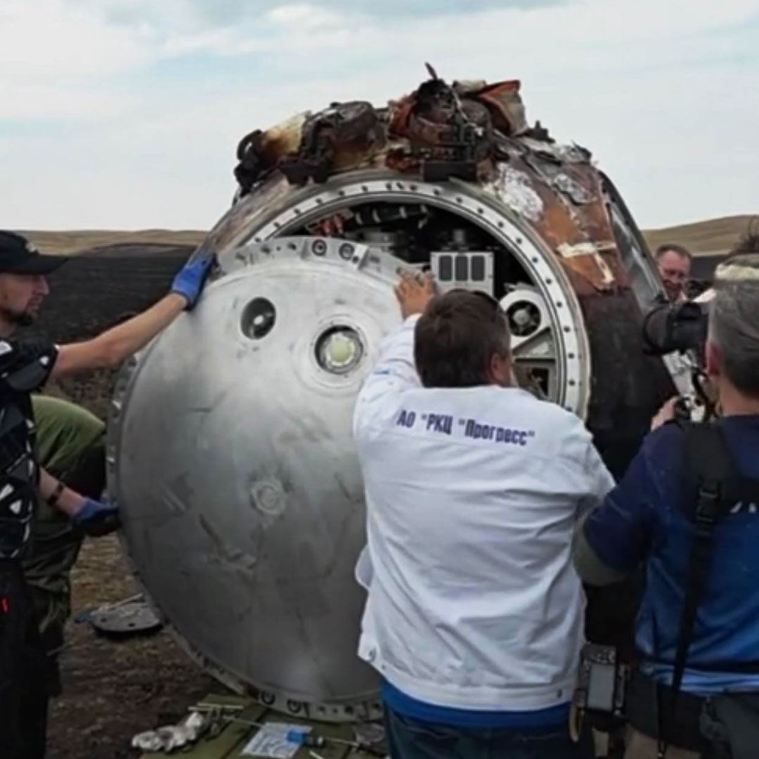 🚀🇷🇺 | El satélite biológico ruso Bion-M No. 2 regresó con éxito a la Tierra tras un mes en órbita. Llevaba 75 ratones, 1.500 moscas y otros organismos vivos para investigar los efectos de la radiación espacial.