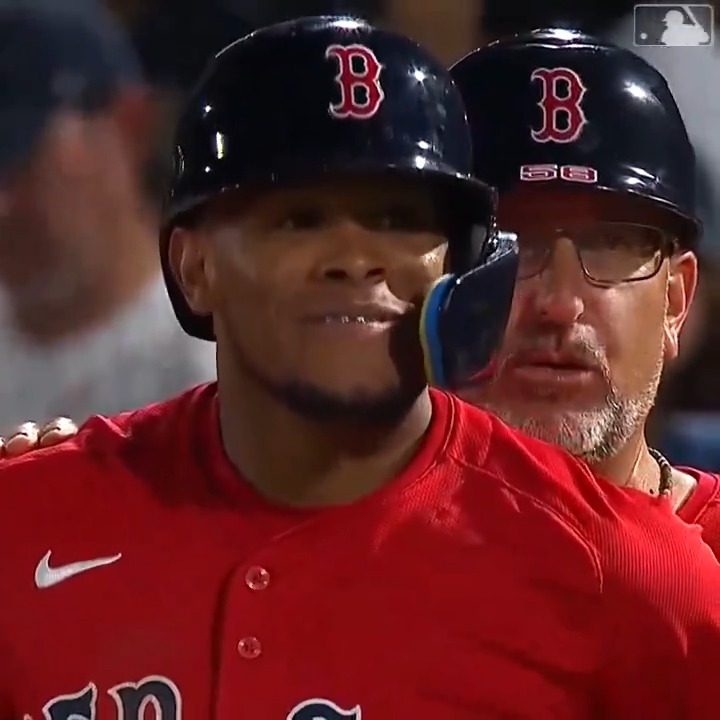 It's a 3-hit night for Ceddanne!