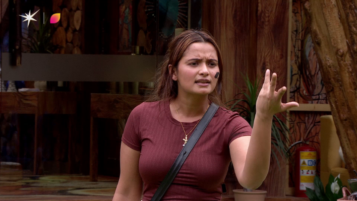 #WeekendKaVaar Promo - It's Awez Darbar vs Neelam Giri 🔥 Awez said jaa, Amlet chai bana unlogo ke liye bas.