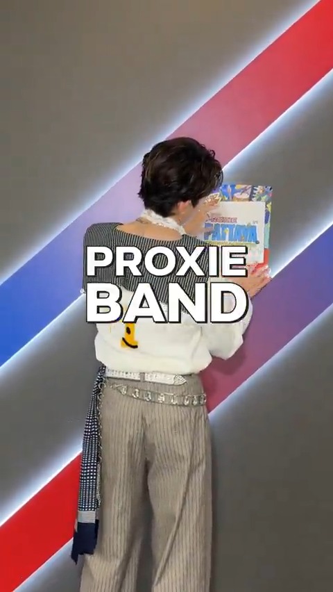 PROXIE BAND is all set See you in PATTAYA! PROXIE (เจอ) XIE อิน PATTAYA วันที่ 21 กันยายน 2568 | 17.00 น. @ TERMINAL21 PATTAYA *กิจกรรมเป็นการแสดงรูปแบบ Busking ในพื้นที่เปิด แฟน ๆ สามารถรับชมได้รอบ ๆ บริเวณงาน #PROXIEเจอXIE #.PROXIEเจอXIEอินพัทยา #PROXIEth #bROTHERSMUSIC