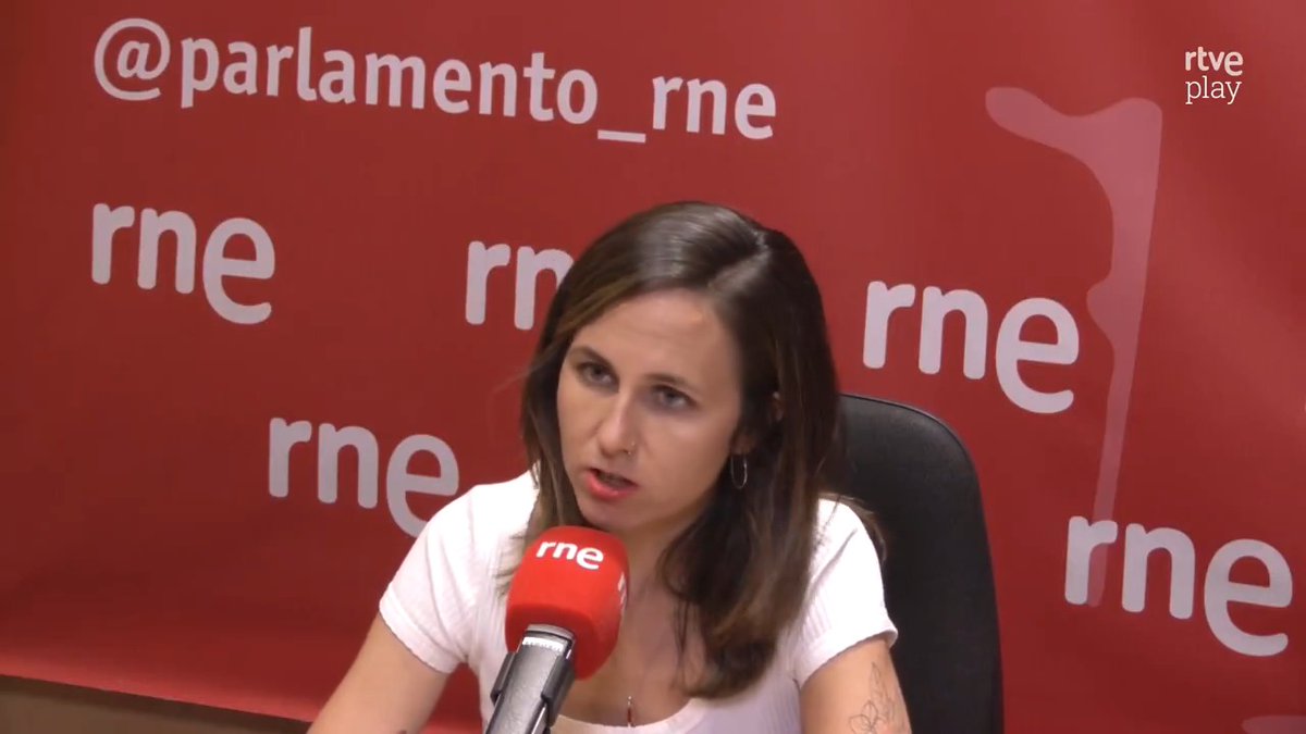 La distancia entre Podemos y el Gobierno es enorme. Sánchez ha apostado por políticas de derechas como el gasto militar y por la complicidad con el genocidio: eso es malo para España y le pone la alfombra roja a un gobierno de PP y Vox. 🎥 Ione Belarra en parlamento_rne