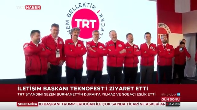 İletişim Başkanı Burhanettin Duran, TRT'nin iletişim paydaşı olduğu #TEKNOFEST2025'i ziyaret etti. TRT standını ziyaret eden Duran'a TRT Yönetim Kurulu Başkanı Ferudun Yılmaz ile TRT Genel Müdürü Mehmet Zahid Sobacı eşlik etti.