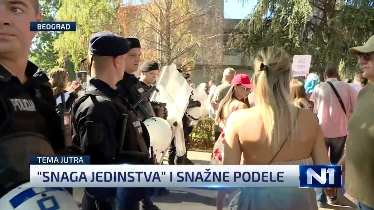 Pripadnici policijske brigade i žandarmerije ne dozvoljavaju studentima i građanima do prođu ka Palati Srbija gde se održava vojna parada "Snaga jedinstva", kako bi pružili podršku onima "koji su na prvoj liniji odbrane naše zemlje". Žaklina Tatalović Sve najvažnije informacije o vojnoj paradi pratite u našem blogu 👉