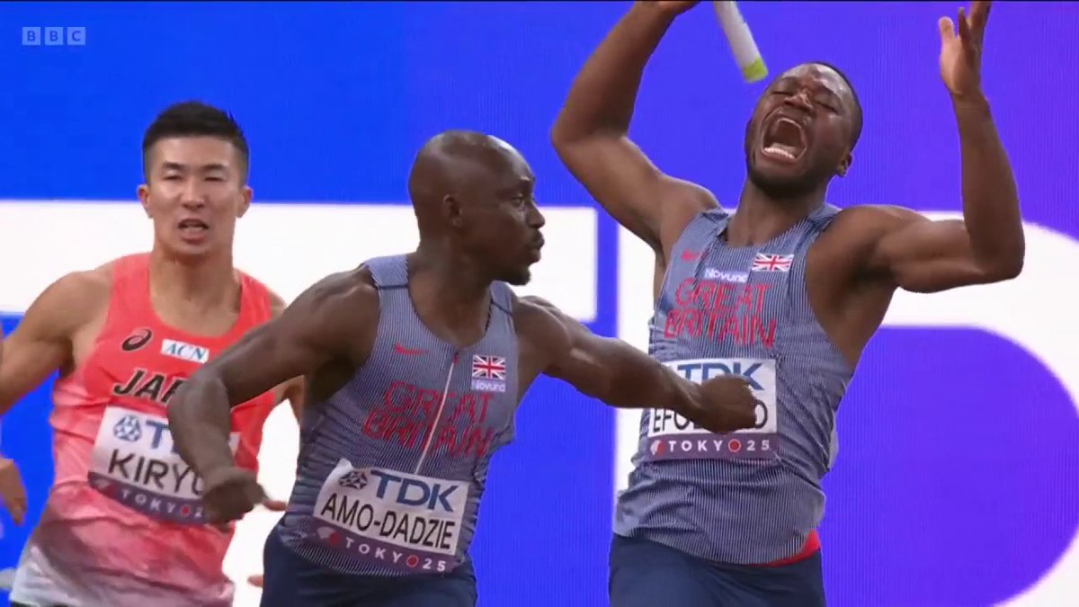 "Oh he's gone too early! Great Britain have gone!" They have missed out on the final of the Men's 4x100m.