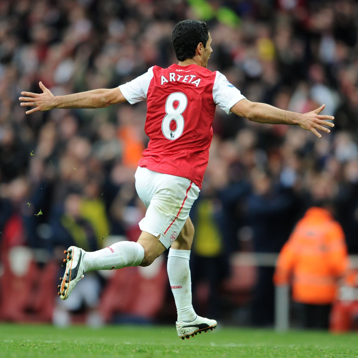 🎨 Arteta artistry 🪄 Henry magic ✨ Sanchez stars Enjoy six classic home triumphs over Manchester City 📺
