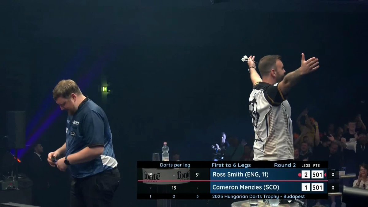 DOUBLE TROUBLE! What a leg - for all the wrong reasons! 😂 Ross Smith takes the applause from the Hungarian crowd after eventually wrapping it up in 31 darts! 📺 #ET12 | R2