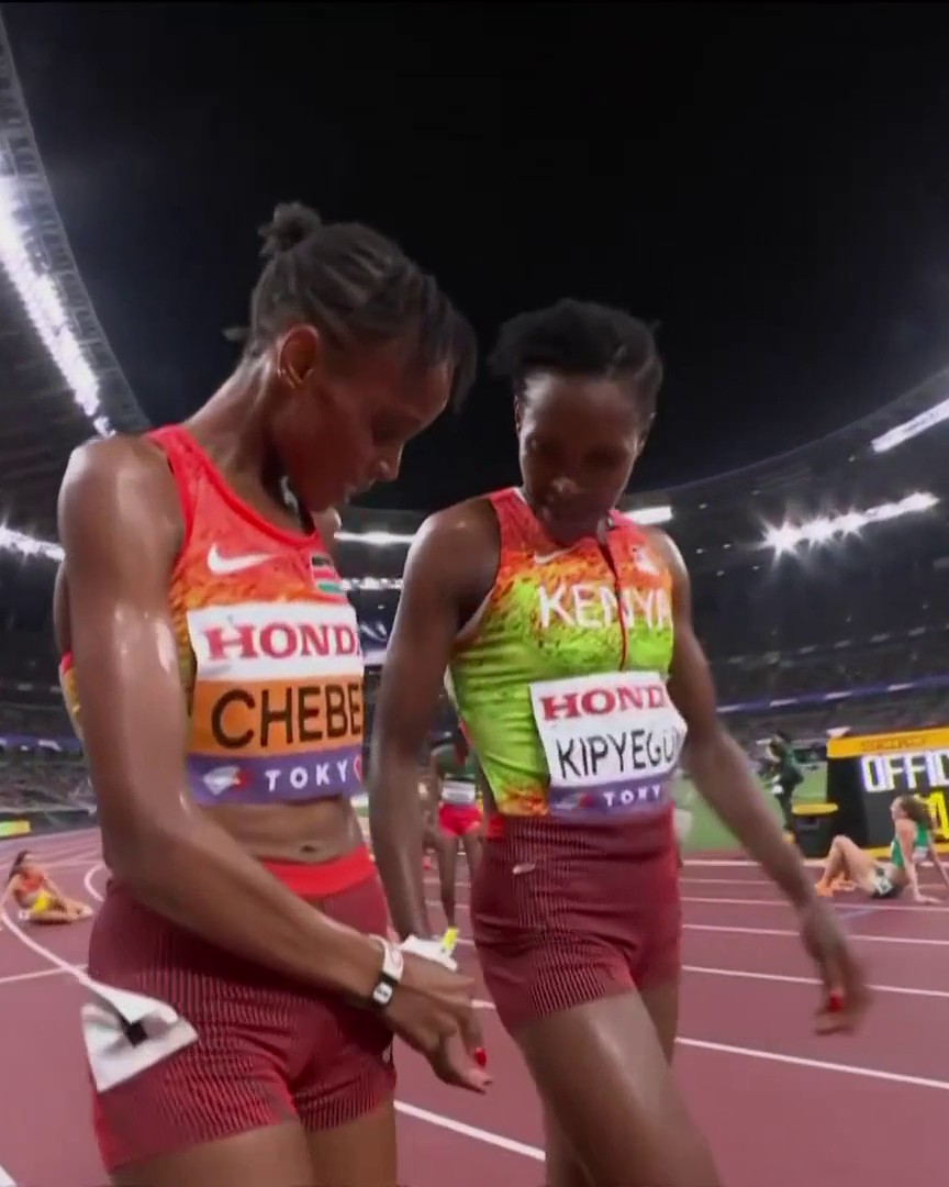What a final lap in the women’s 5000m as Beatrice Chebet outduels Faith Kipyegon to complete the 5000m/10,000m double! 😲 #WorldAthleticsChamps
