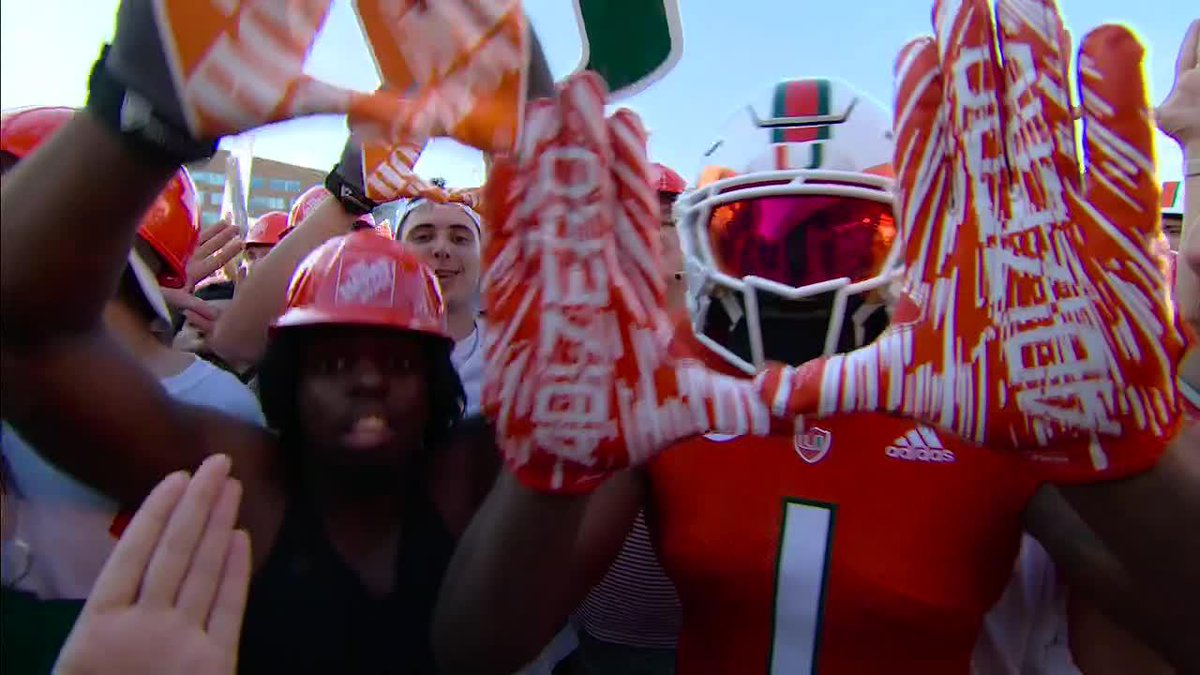 The University of Miami campus looks absolutely stunning on College GameDay. The intro this morning from Coral Gables.