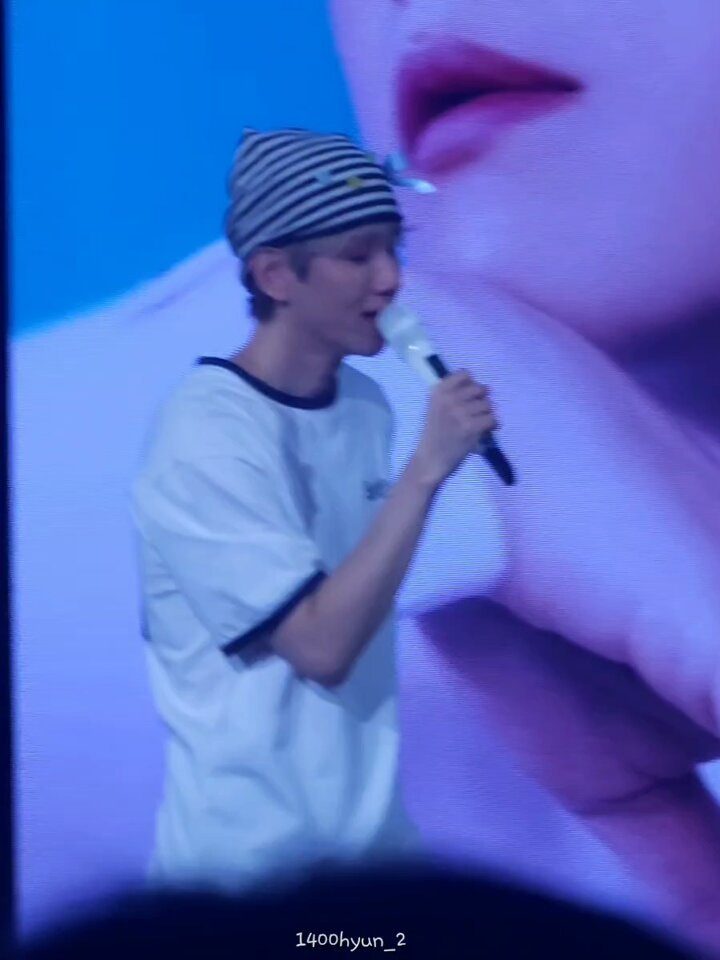 몽룡이 근황 1. 여전히 식탐이 강함 2. 고집이 너무 쎄짐 백현이 추석때 몽룡이 보러가면 사진 보내준대♡