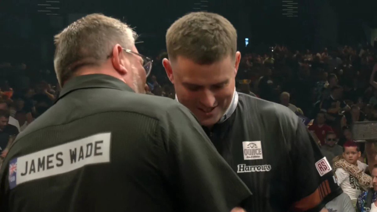 WADE WINS AGAINST WOODHOUSE! James Wade produces a typically ruthless display to defeat Luke Woodhouse 6-3 and advance to Finals Day at the Hungarian Darts Trophy! 📺 #ET12 | R2