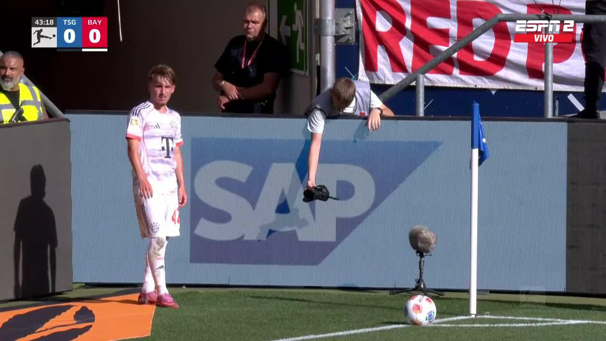 ¡GOLEADOR! Espectacular golazo de primera de Harry Kane para el primero de Bayern vs. Hoffenheim de visitantes en Alemania. 📺 Mirá la #Bundesliga por #DisneyPlus Plan Premium