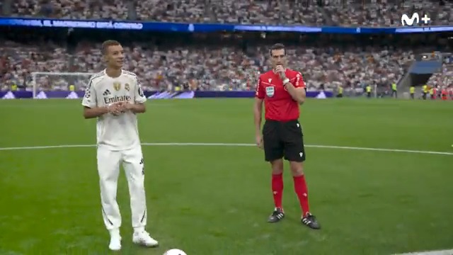 De la tragedia del terremoto al aplauso del Bernabéu. La ovación de todo el madridismo es para 𝗔𝗯𝗱𝗲𝗿𝗿𝗮𝗵𝗶𝗺 𝗢𝘂𝗵𝗶𝗱𝗮. ❤️⚽️ #LALIGAEASPORTS #LaCasaDelFútbol Real Madrid C.F.