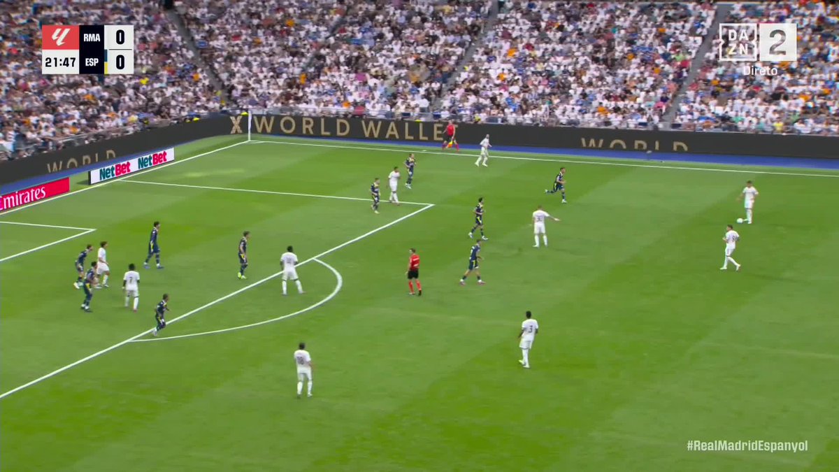 Éder Militão do meio da rua, que golaço! 🤯