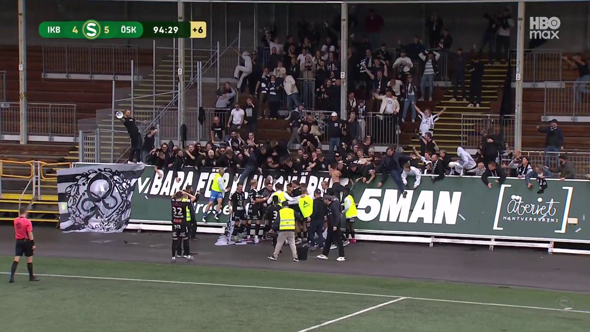 WOW! Galet! 5-4! 🤯 Hasan Dana trycker dit 5-4 från distans i den 95:e matchminuten och ÖSK tar tre livsviktiga poäng i bottenstriden. 📲 Se Superettan på HBO Max